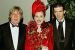 Режиссер фильма «Эвита» Алан Паркер и актеры Мадонна и Антонио Бандерас во время премьеры фильма в Лос-Анджелесе, 1996 год
