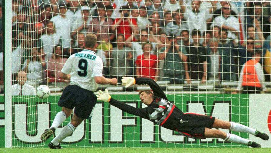 Алан Ширер забивает гол в&nbsp;ворота сборной Голландии на&nbsp;Евро-1996