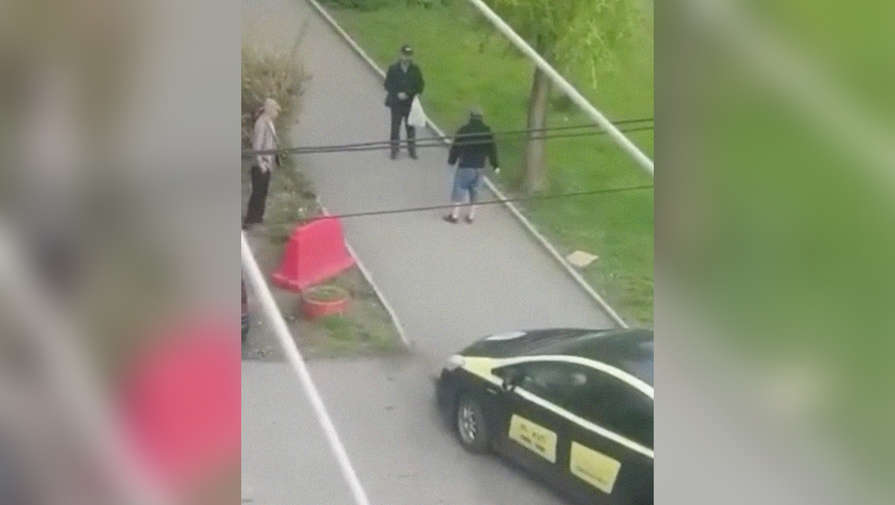 В Приморье разъяренный таксист с ножом напал на мужчину из-за замечания