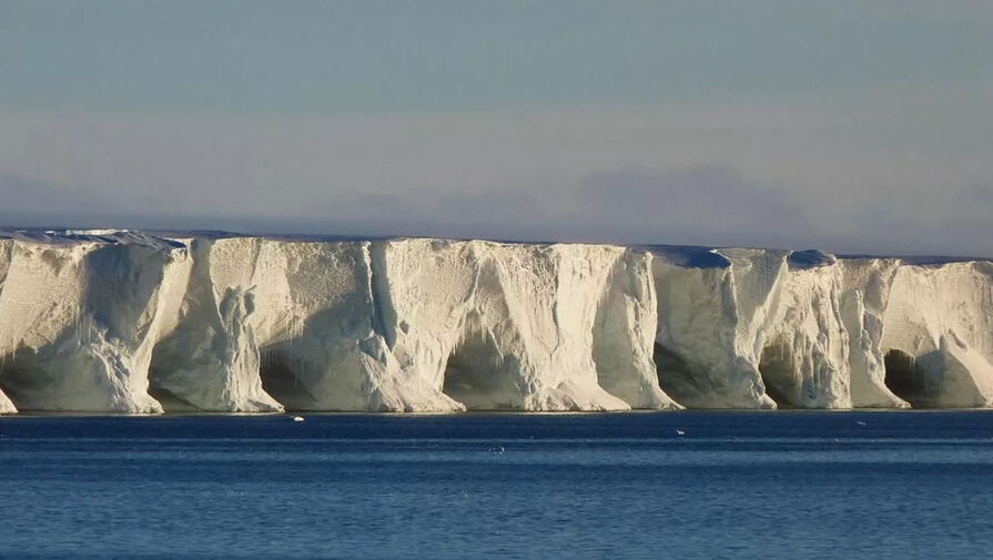 Айсберг размером втрое больше Нью-Йорка сорвался с мели спустя 37 лет