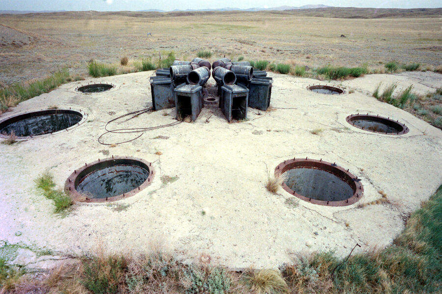 На месте испытания ядерной бомбы, 1998 год