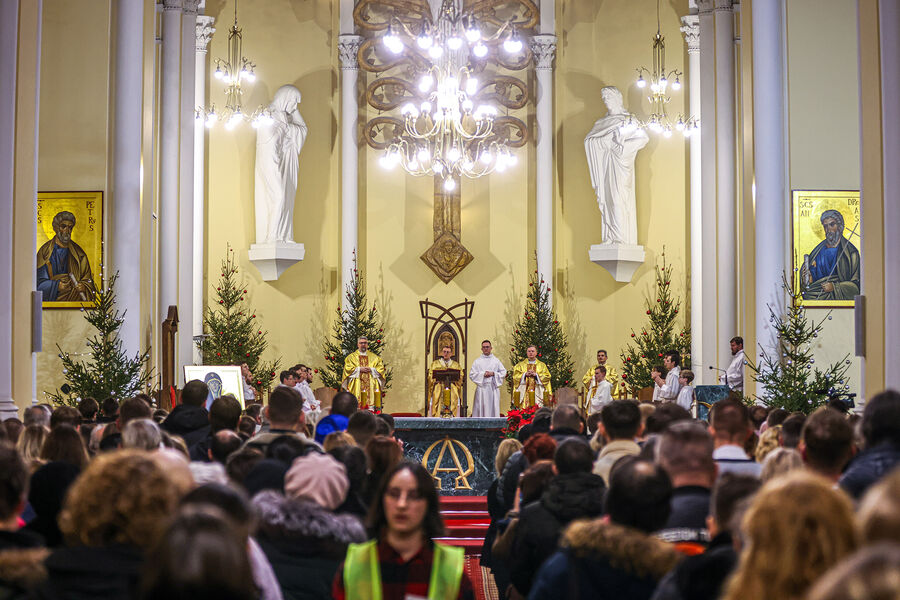 Архиепископ Паоло Пецци во время рождественской службы в&nbsp;Римско-католическом кафедральном соборе Непорочного Зачатия Пресвятой Девы Марии, Москва, 24&nbsp;декабря 2024&nbsp;года