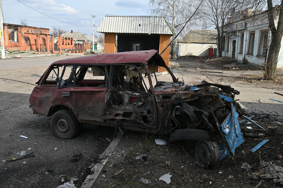 Сожженный автомобиль на&nbsp;одной из&nbsp;улиц в&nbsp;Судже, 15&nbsp;марта 2025&nbsp;года