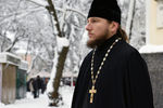Священнослужитель перед началом «объединительном соборе» на Софийской площади в Киеве, 15 декабря 2018 года