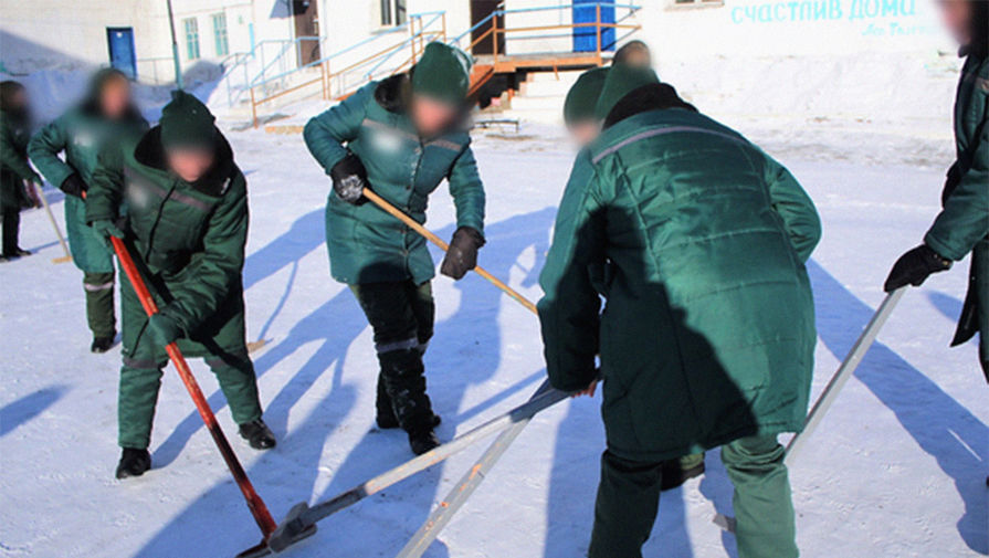 Во ФСИН объяснили причину пропажи с сайта новости о заключенных, игравших в хоккей швабрами