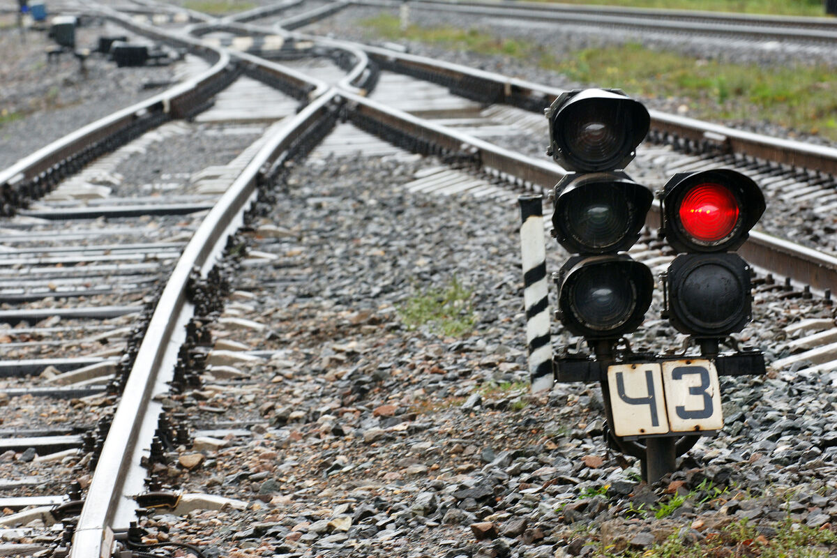 В Саратове подросток залез на крышу вагона, получил удар током и сорвался  вниз - Газета.Ru | Новости