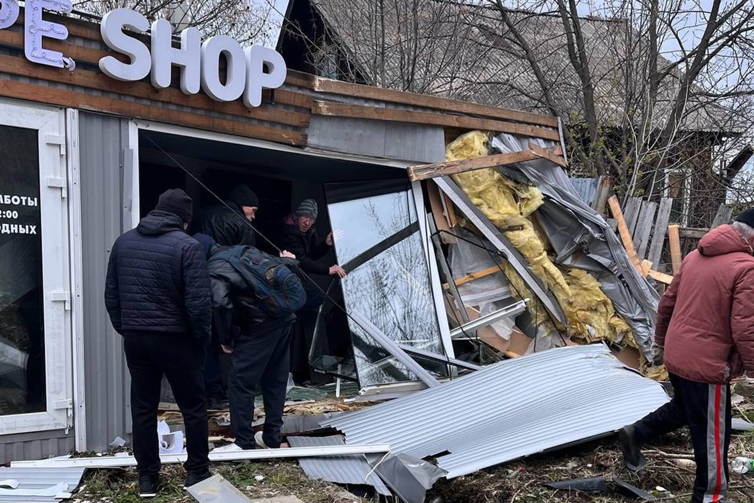 В Перми водитель автобуса влетел в остановку и снес торговую точку -  Газета.Ru | Новости