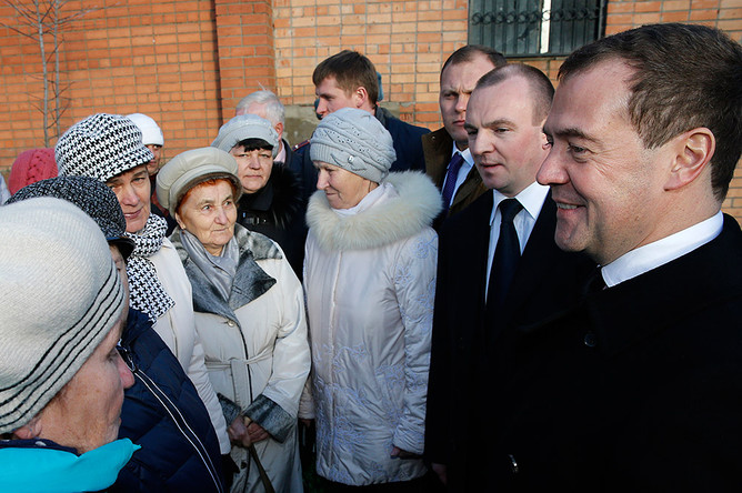 Дмитрий Медведев во время встречи с населением в городе Тутаеве