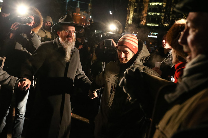 Во время празднования Хануки на площади Революции