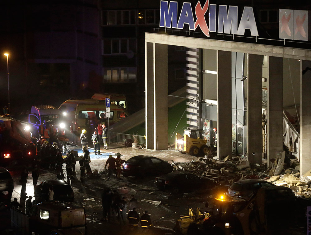 21 ноября в результате обрушения крыши в торговом центре Maxima в Риге погибли 54 человека, еще 40 получили ранения