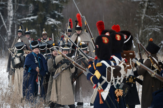 Участники военно-исторической реконструкции событий Отечественной войны 1812 года в городском поселении Апрелевка Наро-Фоминского района.