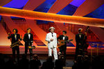 Актер Джон С. Рейли выступает на сцене во время церемонии закрытия 68-го Каннского кинофестиваля