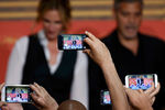 Джордж Клуни и Джулия Робертс на пресс-конференции в Каннах