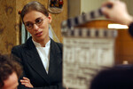 Актриса Нелли Уварова в роли Кати Пушкаревой на съемочной площадке телесериала «Не родись красивой», 2006 год