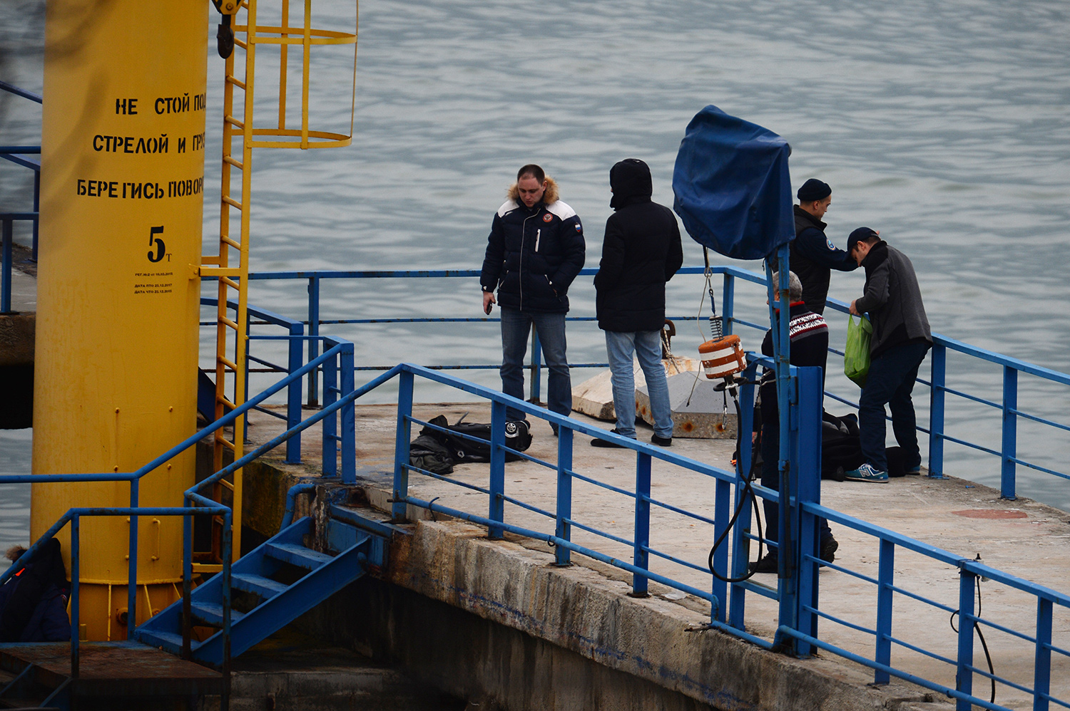 Поисково-спасательные работы у побережья Черного моря, где потерпел крушение самолет Минобороны РФ Ту-154