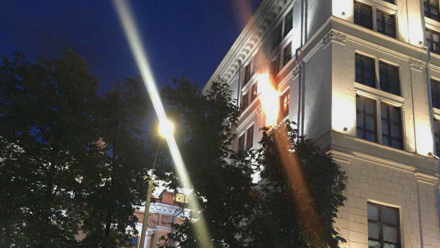 Пожар в&nbsp;здании Центробанка на&nbsp;Неглинной улице в&nbsp;центре Москве, 24 августа 2018 года