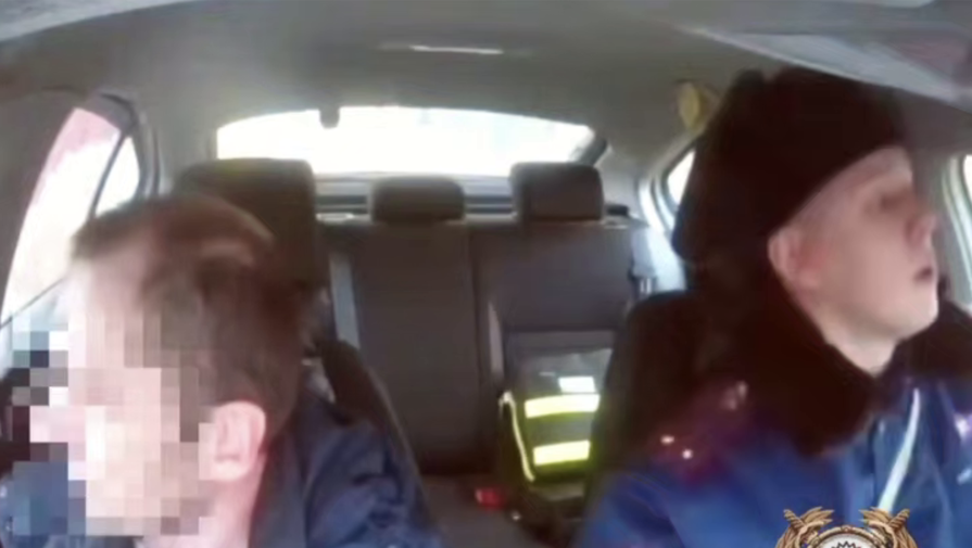 Шампанское перед уроком: автоинструктора поймали пьяным во время занятий в Красноярске