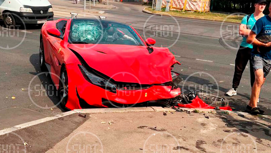 На юге Москвы в ДТП разбит Ferrari, который новым стоит 34,8 млн рублей