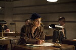 <b>«Игра в имитацию» (The Imitation Game), реж. Мортен Тильдум, 2014</b>
<br><br>Вторую номинацию на «Оскар» (за лучшую женскую роль второго плана) Найтли получила после съемок в биографическом триллере «Игра в имитацию» про Алана Тьюринга — великого британского математика, логика и криптографа, который взламывал немецкие шифровки во время Второй мировой войны. Тьюринга в картине сыграл звезда «Шерлока» Бенедикт Камбербэтч (он также был отмечен номинацией на «Оскар»), а Найти изобразила коллегу и подругу ученого Джоан Кларк, работавшую вместе с ним над взломом шифратора «Энигма».
