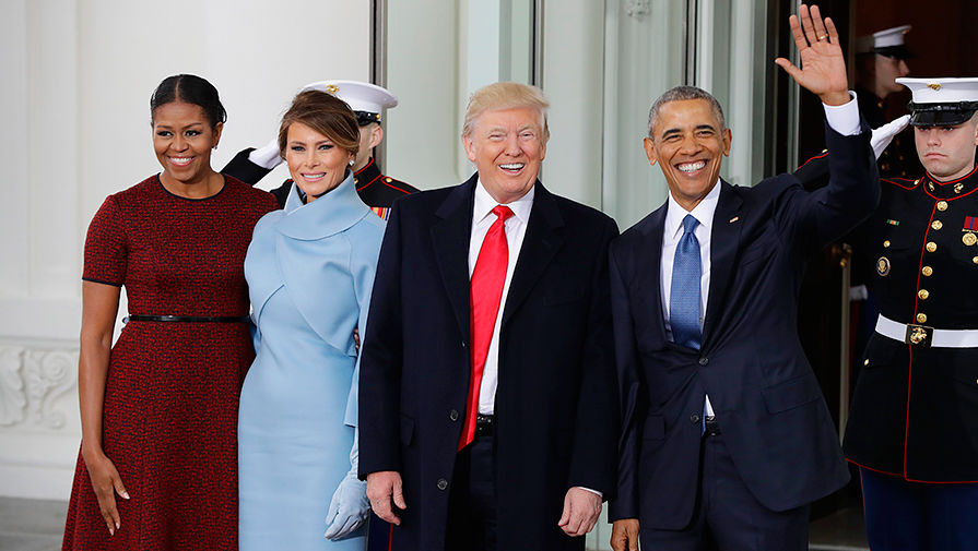 Барак Обама с супругой Мишель и Дональд Трамп с супругой Меланьей около Белого дома в Вашингтоне, 20 января 2017 года