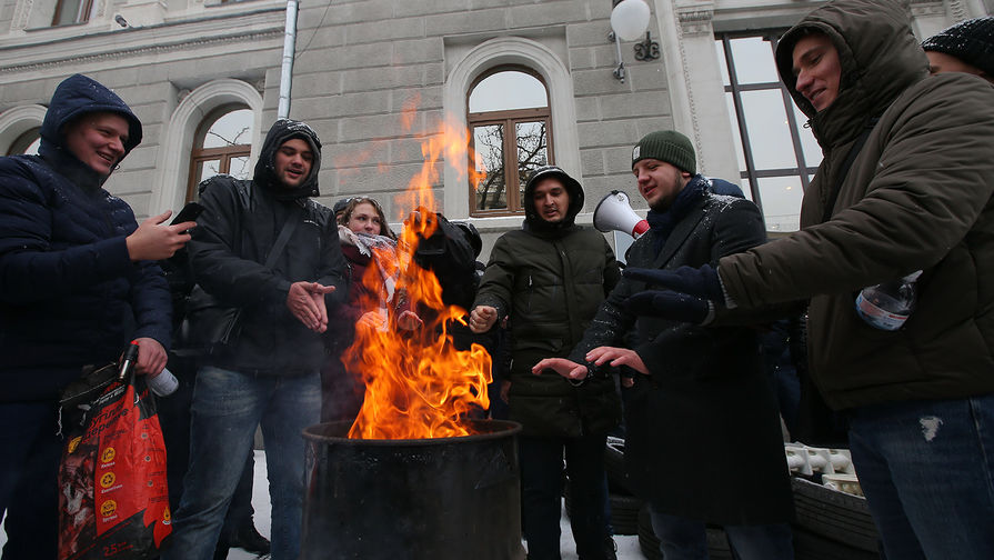 В Киеве протестанты перекрыли дорогу из-за отсутствия отопления