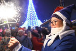 Девушка во время празднования Нового года на площади имени Ленина в Новосибирске