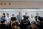 Обвиняемые и сотрудники полиции во время оглашения приговора по делу о беспорядках на Болотной площади 6 мая 2012 года в Замоскворецком суде