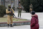 Вооруженные люди на улицах Симферополя