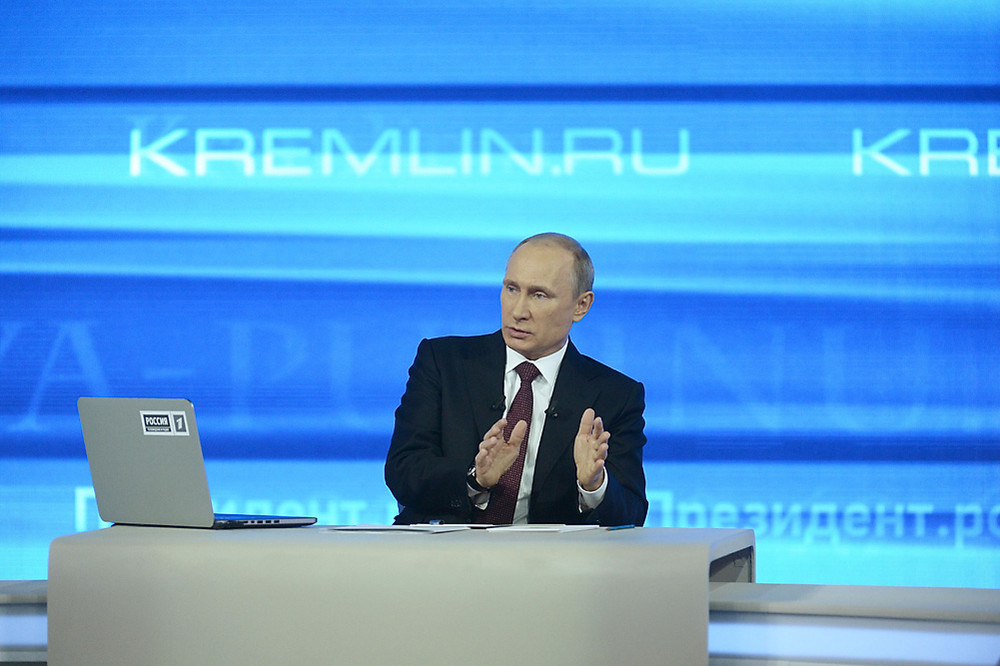 Владимир Путин отвечает на вопросы россиян в ежегодной специальной программе «Прямая линия с Владимиром Путиным»