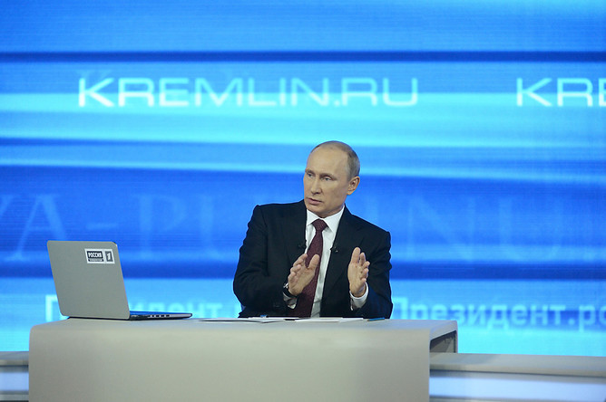 Владимир Путин отвечает на вопросы россиян в ежегодной специальной программе «Прямая линия с Владимиром Путиным»