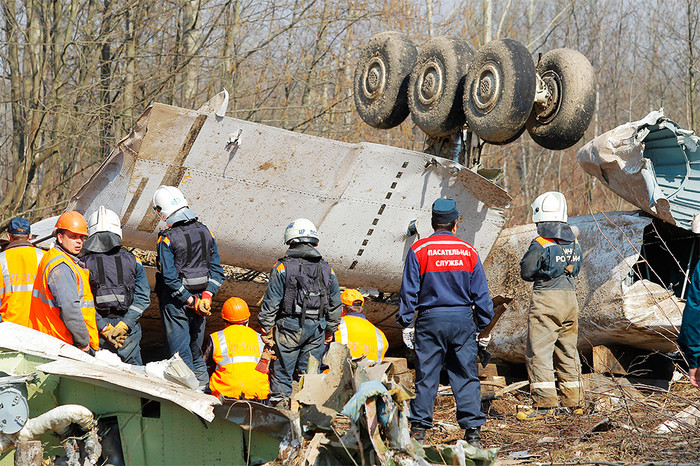 Спасательные службы продолжают работы на&nbsp;месте крушения польского правительственного самолета Ту-154 под&nbsp;Смоленском