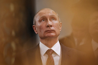 Владимир Путин во время посещения Воскресенского Ново-Иерусалимского мужского монастыря в подмосковной Истре, 15 ноября 2017 года