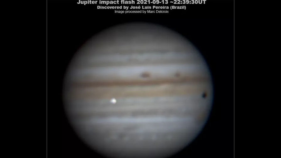 Астроном-любитель снял на видео падение астероида на Юпитер