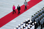 Канцлер ФРГ Ангела Меркель и новый президент Франции Эммануэль Макрон во время встречи в Берлине