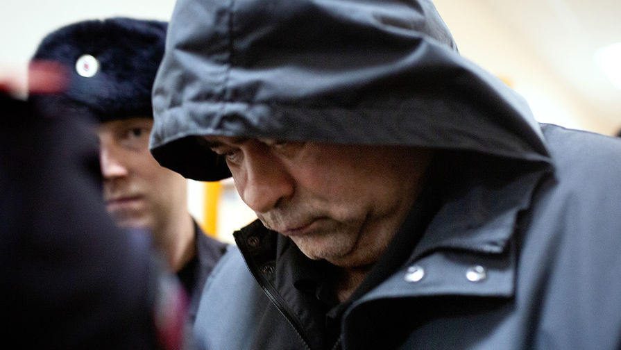 Бывший сотрудник полиции Салават Ганеев, обвиняемый в изнасиловании девушки-дознавателя, во время рассмотрения ходатайства следствия об аресте в Кировском районном суде Уфы, 2 ноября 2018 года
