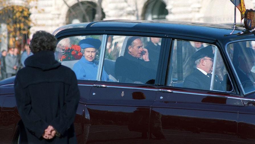 Визит королевы Великобритании Елизаветы II в Москву, 1994 год. На снимке: королева Елизавета II и ее супруг герцог Эдинбургский во время автомобильной прогулки
