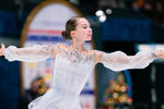 Ксения Синицына выступает с произвольной программой на чемпионате России — 2022