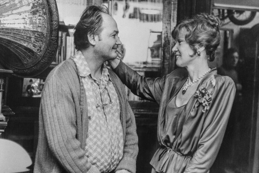 Кадр из&nbsp;фильма &laquo;Любимая женщина механика Гаврилова&raquo;. В&nbsp;роли Риты &mdash; актриса Людмила Гурченко, в&nbsp;роль Паши &mdash; актер Всеволод Шиловский, 1981&nbsp;год