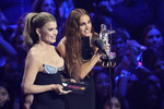 Певицы Джессика Симпсон и Эшли Симпсон на премии MTV Video Music Awards в Нью-Йорке, 7 сентября 2025 года
