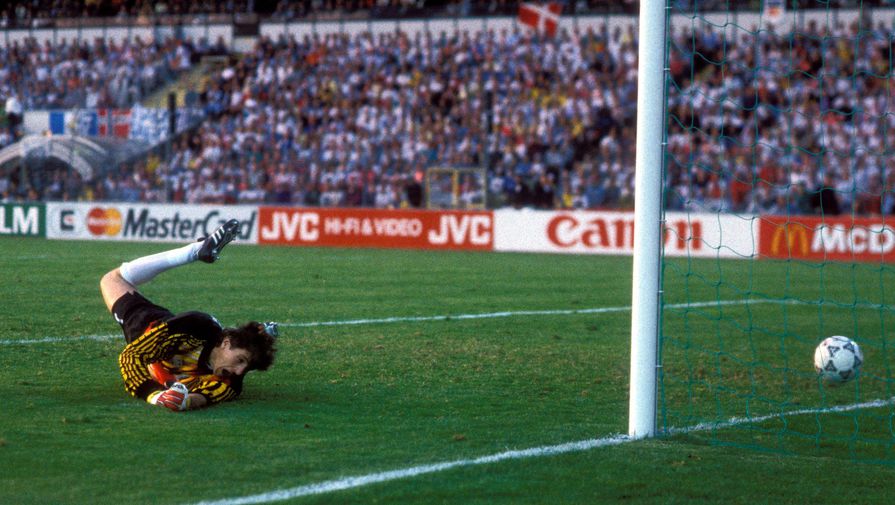 Ким Вильфорт забивает Германии в финале Евро-1992