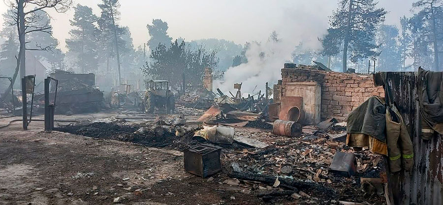 Сгоревшие частные дома в&nbsp;поселке Запасное, 9 июля 2021 года