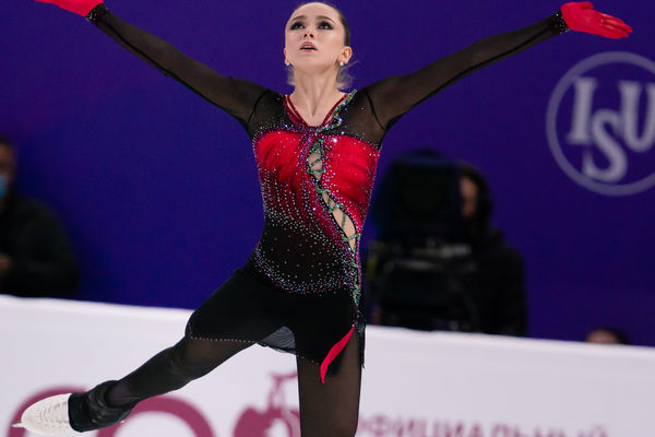 Камила Валиева выступает с произвольной программой на этапе Гран-при в Сочи