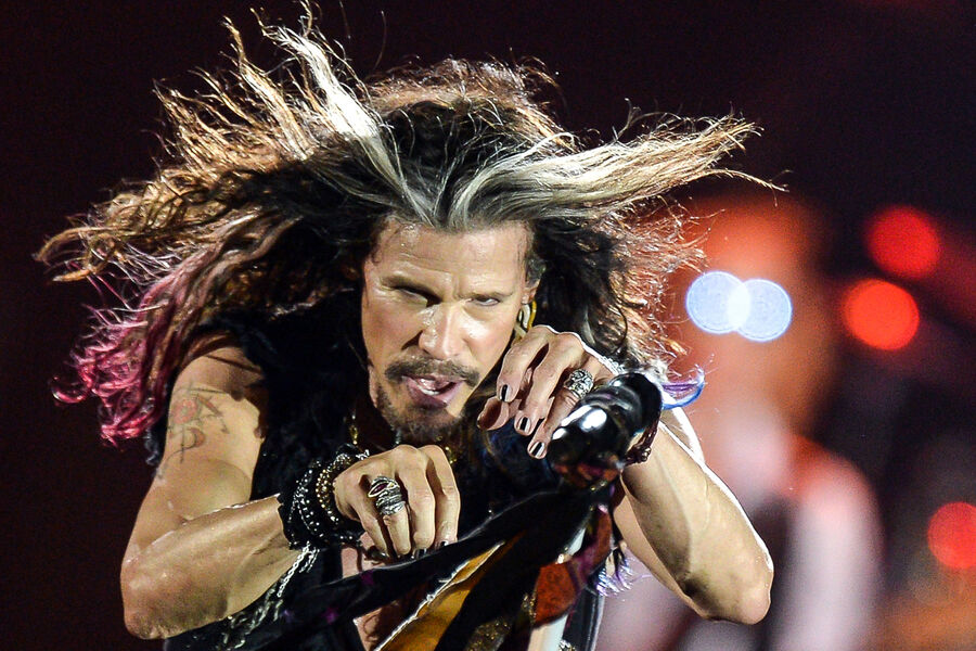 Лидер Aerosmith Стивен Тайлер выступает на&nbsp;сцене СК &laquo;Олимпийский&raquo; в&nbsp;Москве, 2014&nbsp;год