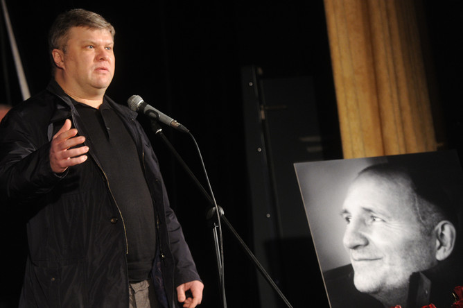 Председатель партии «Яблоко» Сергей Митрохин на церемонии прощания с главным редактором газеты «Химкинская правда» Михаилом Бекетовым.