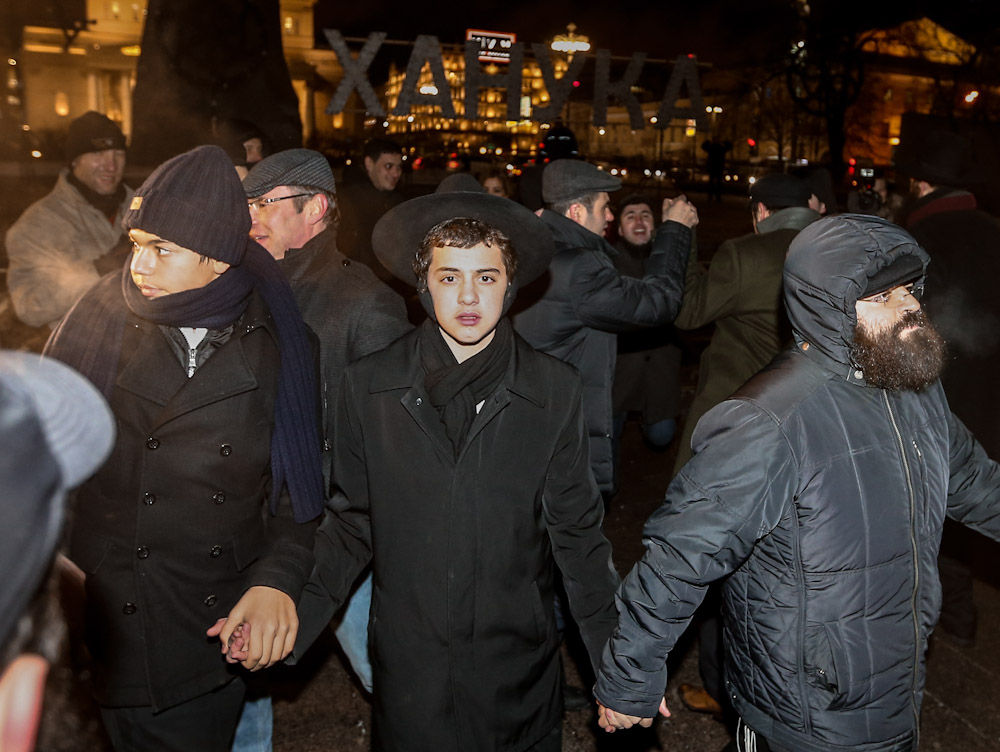Во время празднования Хануки на площади Революции