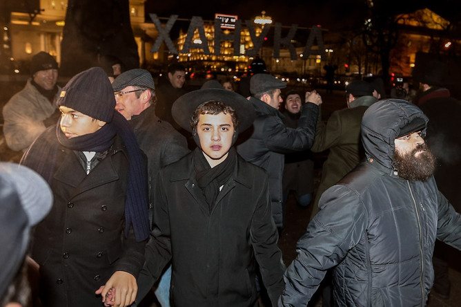 Во время празднования Хануки на площади Революции