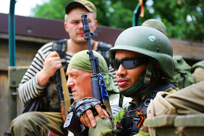 Военнослужащие армии ДНР во время ротации войск под Марьинкой