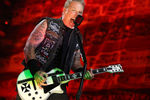 Лидер американской группы Metallica Джеймс Хэтфилд во время выступления в&nbsp;спорткомплексе &laquo;Олимпийский&raquo;