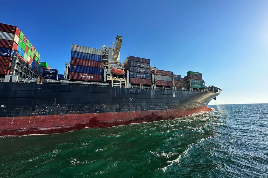 Немецкий контейнеровоз Joseph Schulte покидает порт Одессы, 16 августа 2023 года
