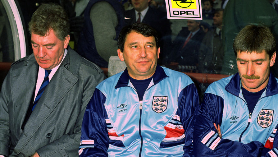 Главный тренер сборной Англии (1990–1993) Грэм Тейлор (в центре)